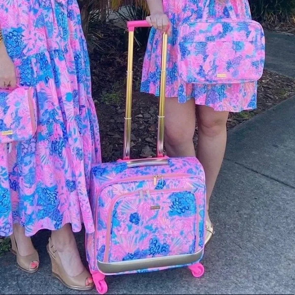 NEW Lilly Pulitzer Printed Under The Seat Carry On - Picture 10 of 16